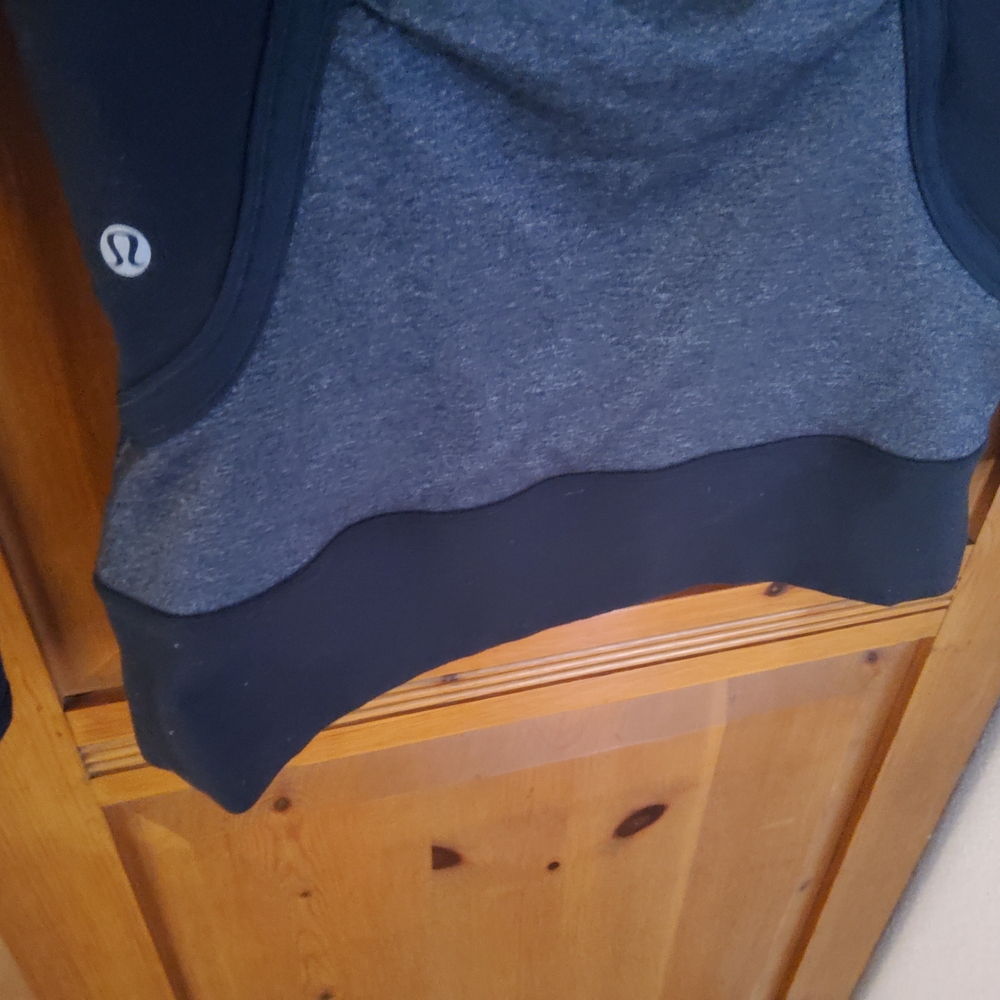 lululemon athletica Black Omega Jacket Size 6 GUC - Picture 10 of 10
